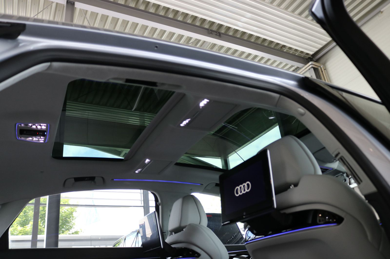 Audi A8 L 60 TFSI S line - Samsaru's Car Outlet
