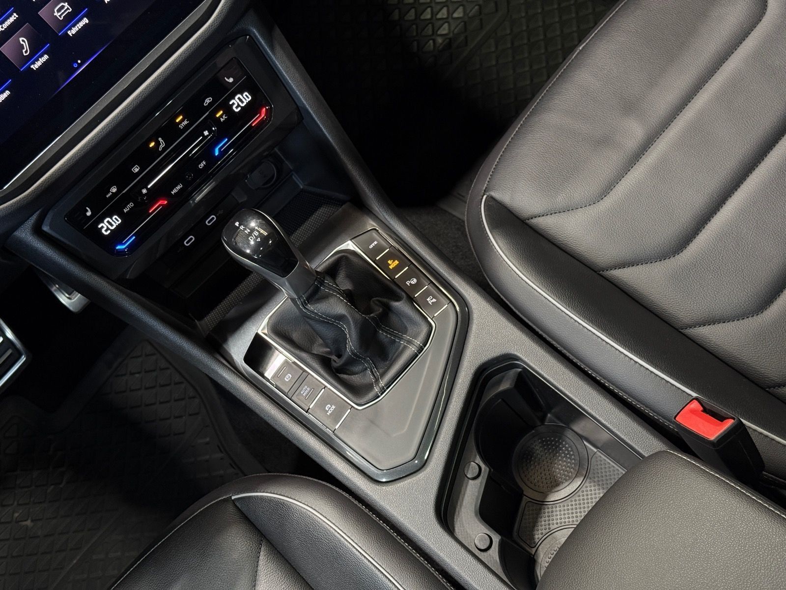 Volkswagen Tiguan R-Line 1.4 TSI eHybrid - Samsaru's Car Outlet