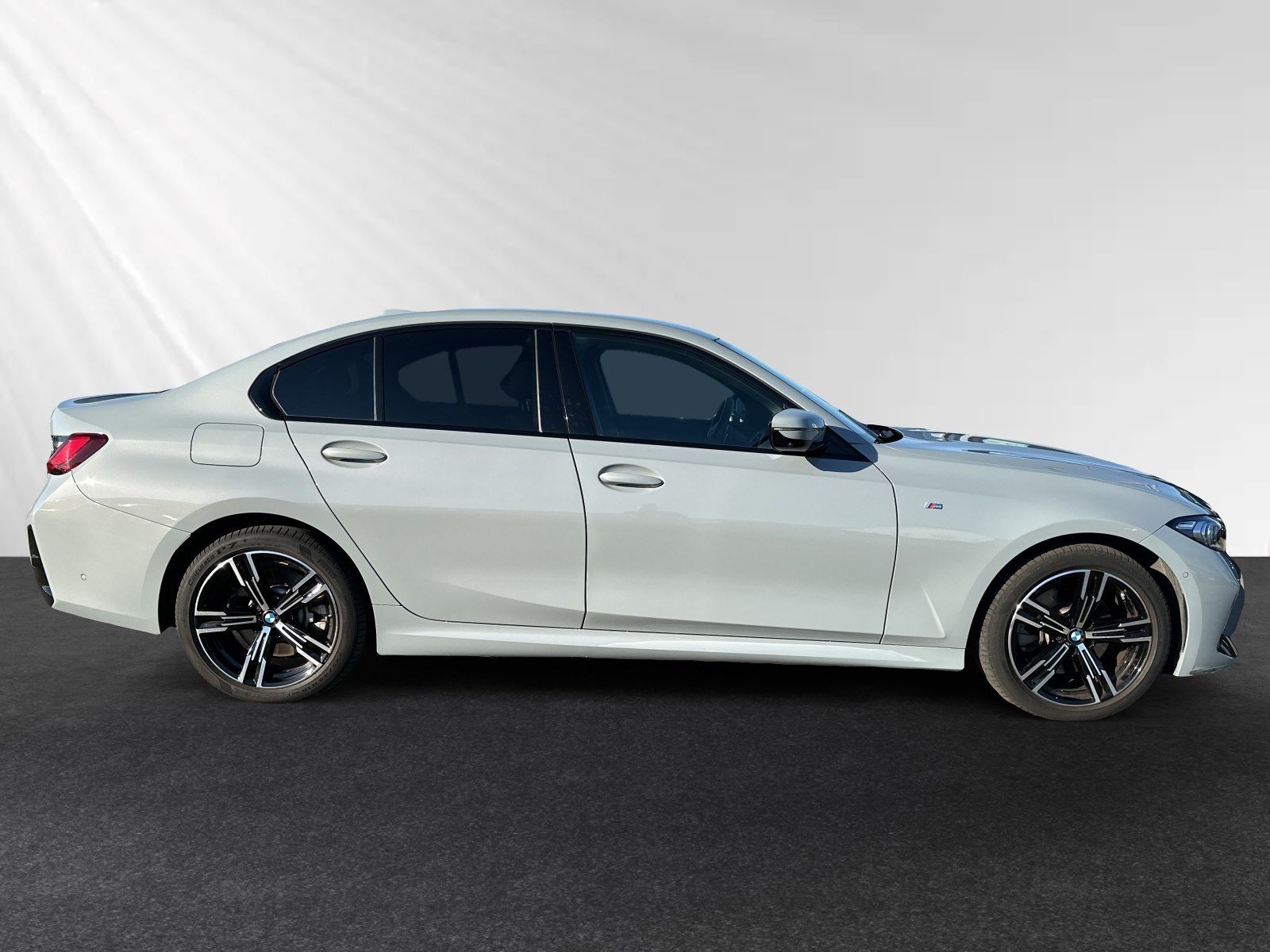BMW 330e xDrive M Sport|Head-Up|Stop&Go|PA+|DA