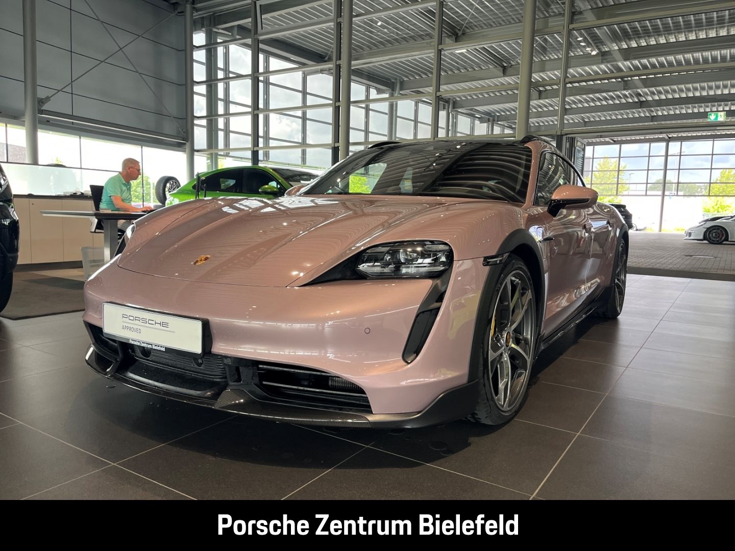 Porsche Taycan Turbo S Cross Turismo Burmester Panorama