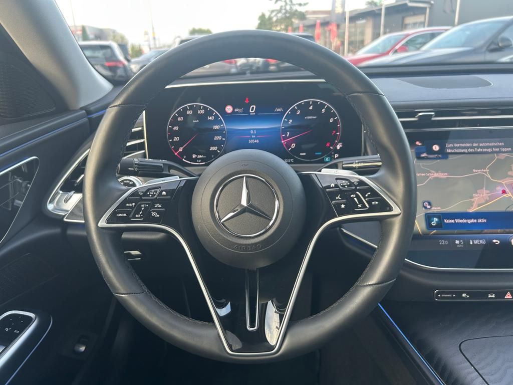 Mercedes-Benz E 200 - Samsaru's Car Outlet
