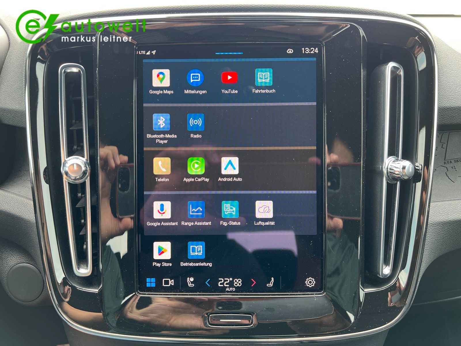 Volvo XC40 Plus Recharge Pure AWD - Samsaru's Car Outlet