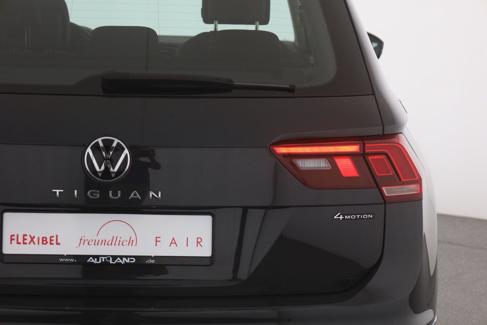 Volkswagen Tiguan 2.0 TSI 4Motion Life - Samsaru's Car Outlet