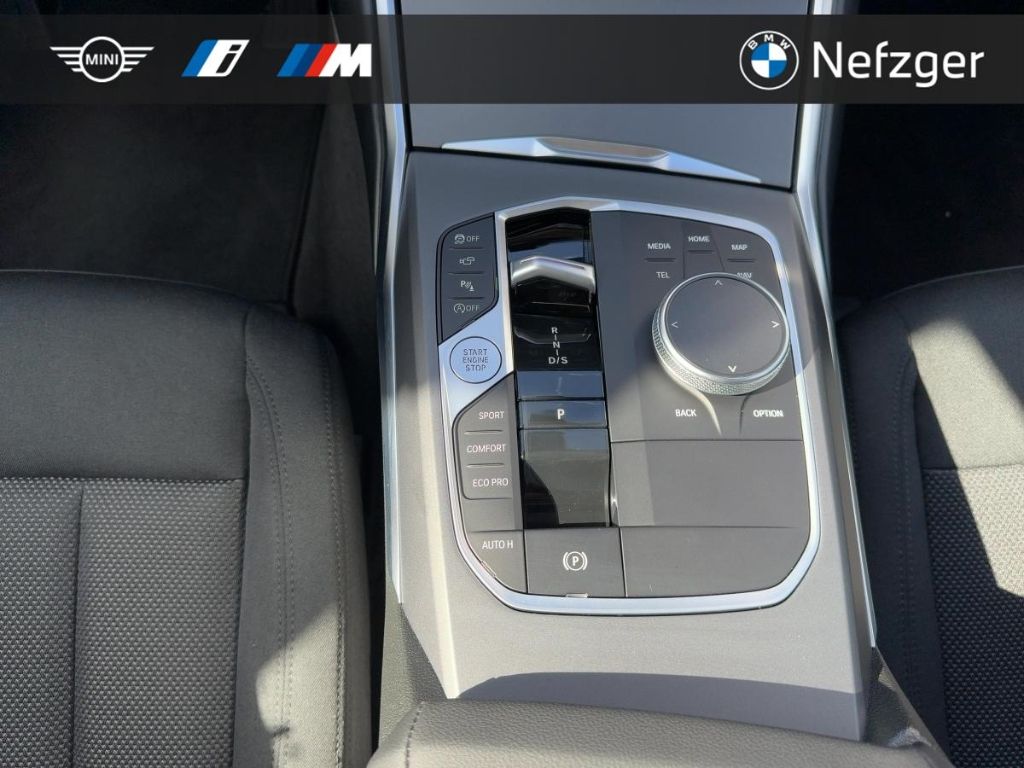 BMW 320 i xDrive Limousine LED RFK LED Ambiente