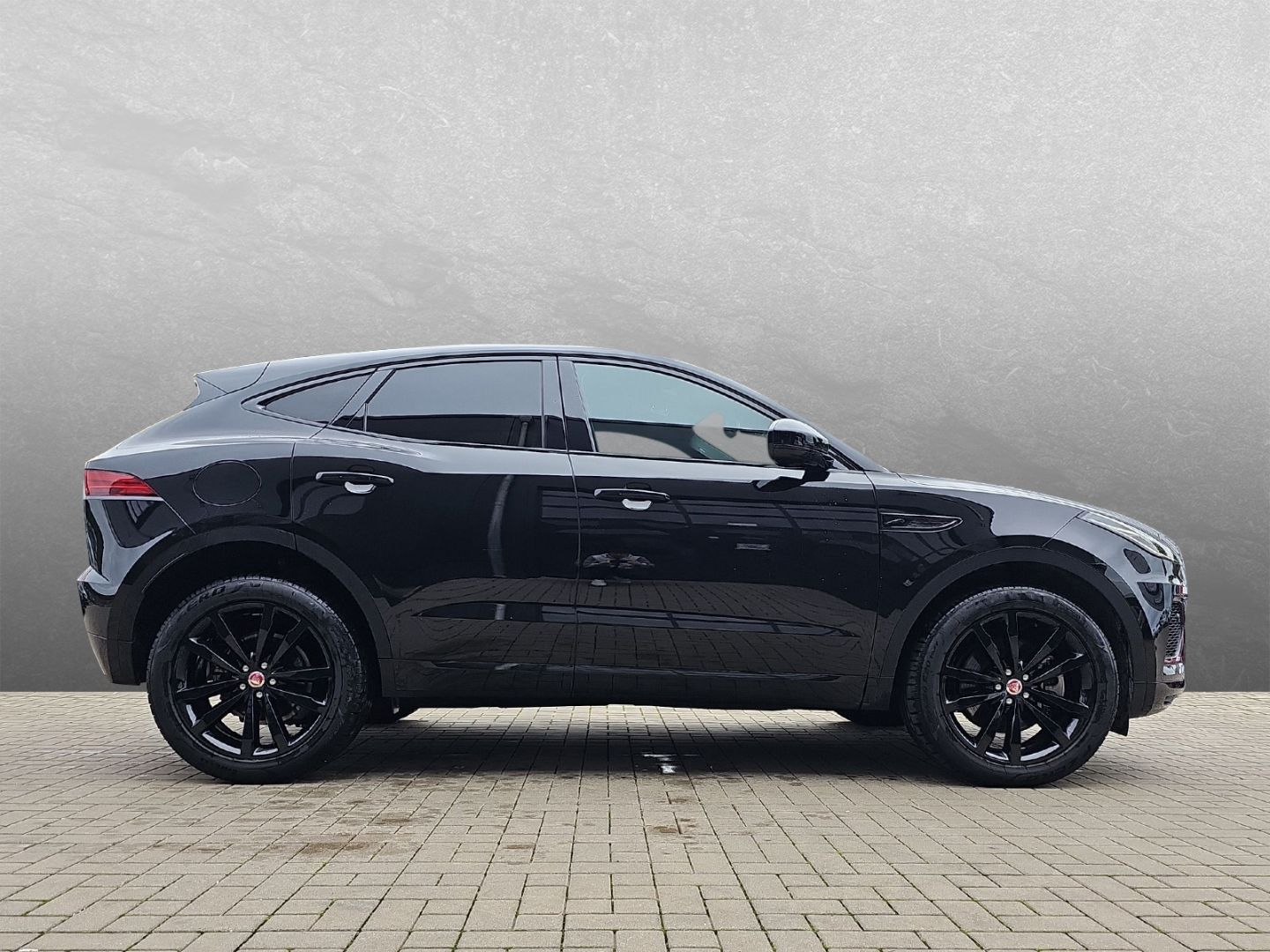Jaguar E-Pace P200 AWD R-Dynamic HSE 20 AHK BLACK PACK