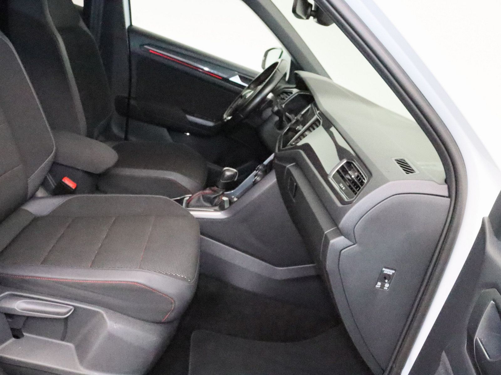 Volkswagen T-Roc 1.5 TSI Sport - Samsaru's Car Outlet