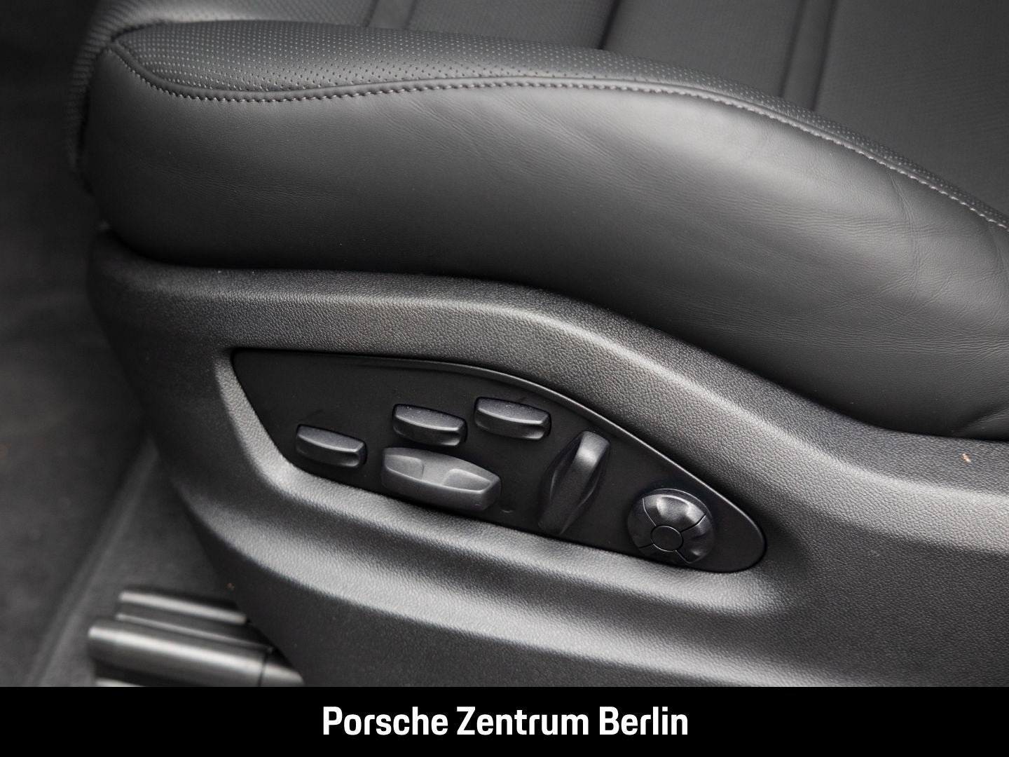 Porsche Cayenne HA-Lenkung InnoDrive Head-Up Sportabgas