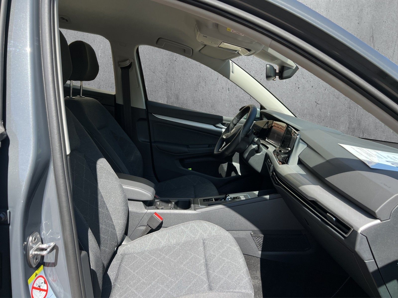 Volkswagen Golf Variant VIII eTSI Life DSG - Samsaru's Car Outlet