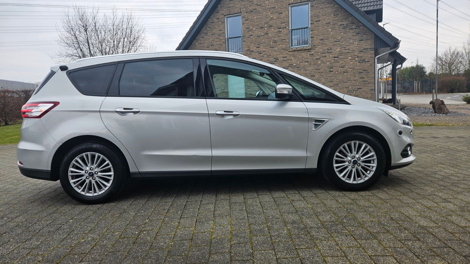 Ford S-Max S-MAX Trend - Samsaru's Car Outlet