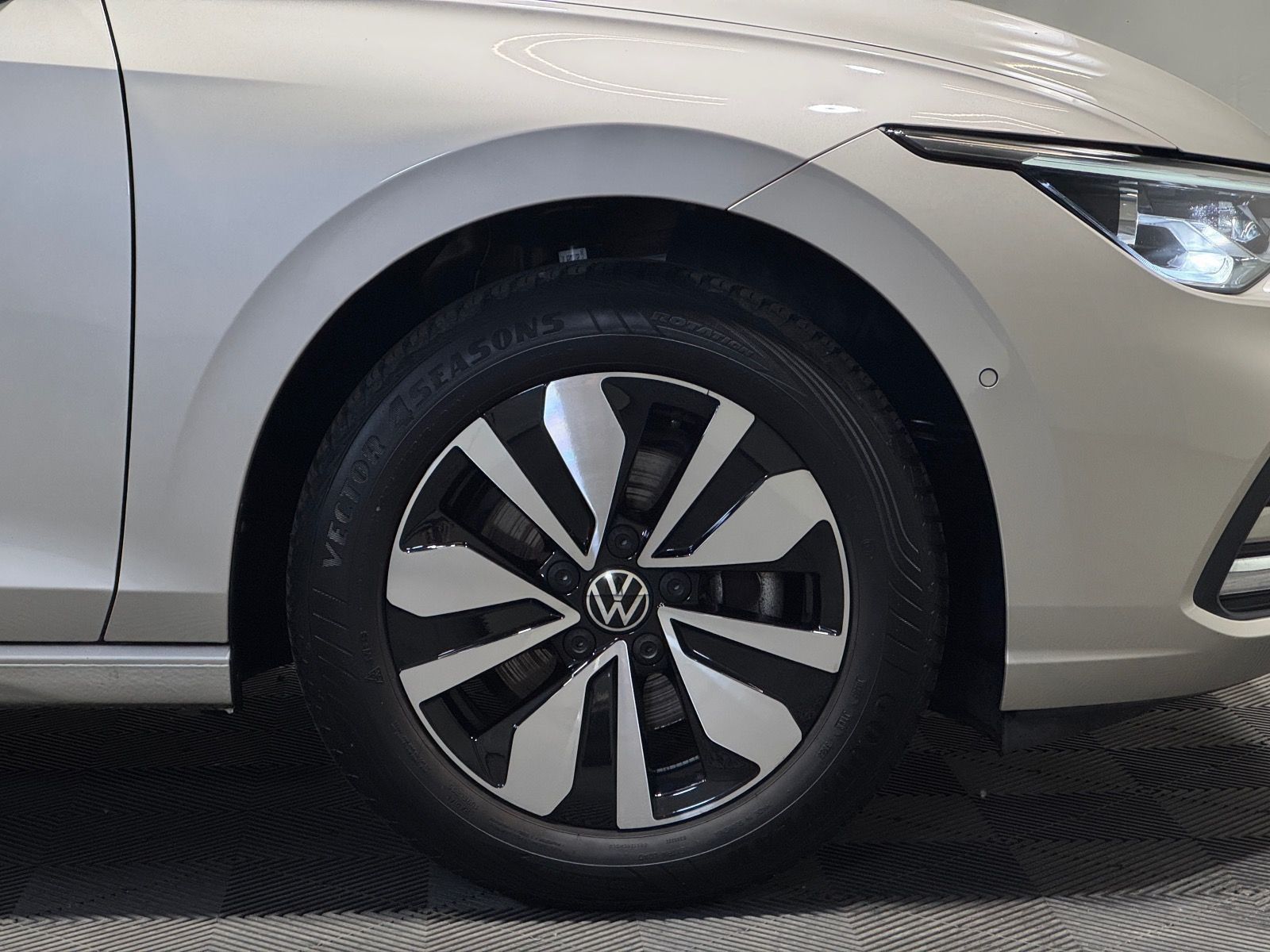 Volkswagen Golf Variant MOVE 1.5 TSI - Samsaru's Car Outlet