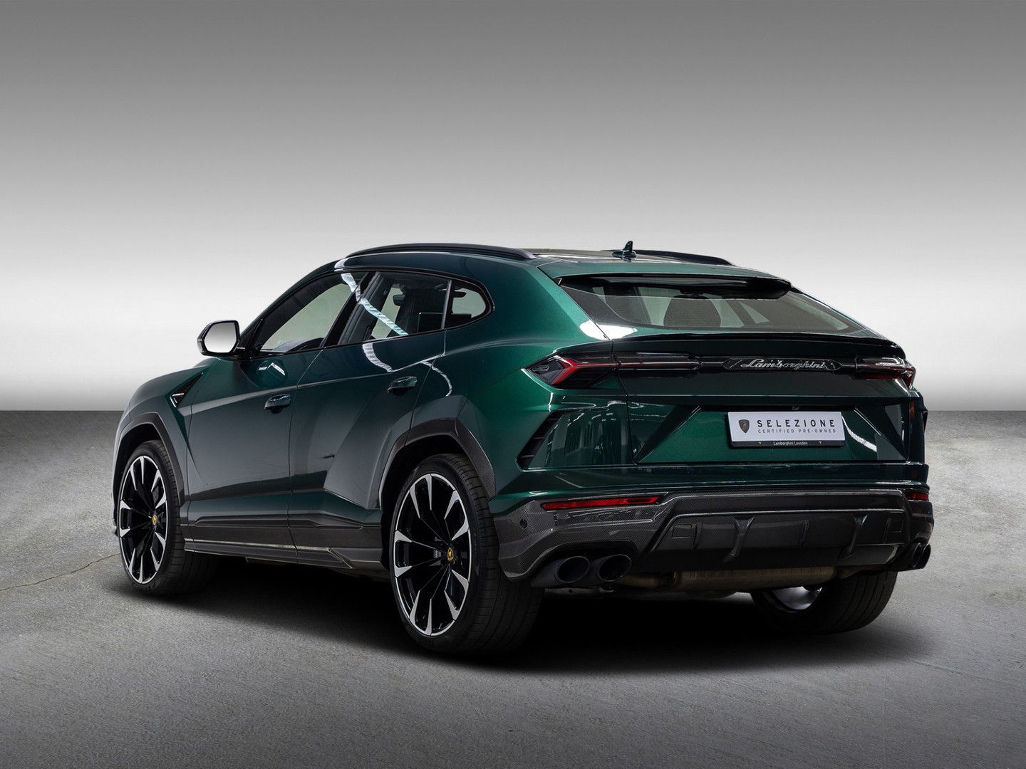 Lamborghini Urus - Samsaru's Car Outlet