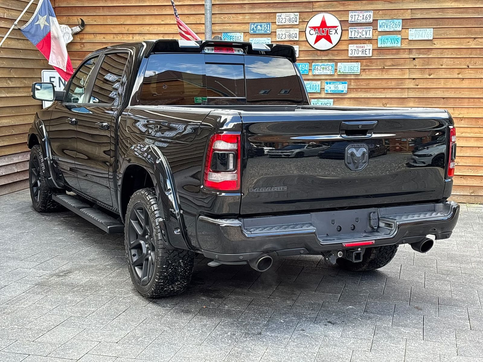 Dodge RAM 1500 Laramie Night Rambox 360° Alpine LPG