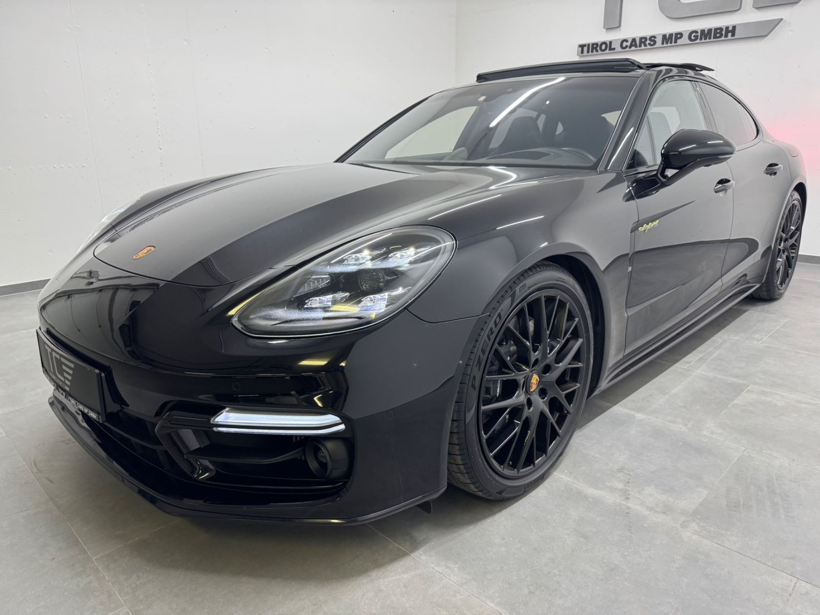 Porsche Panamera 4 E-Hybrid Platinum Edition