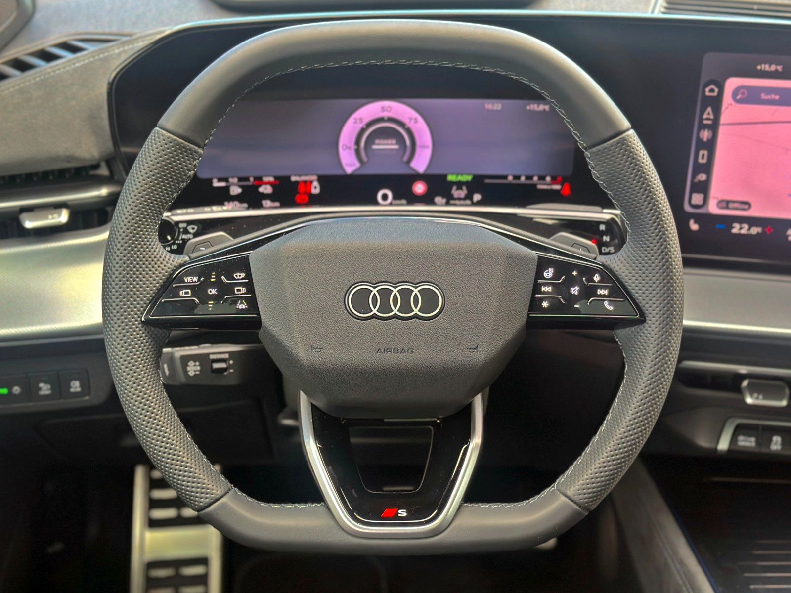 Audi Q3 SUV e-hybrid AHK S-LINE PANO TECH PRO MATRIX
