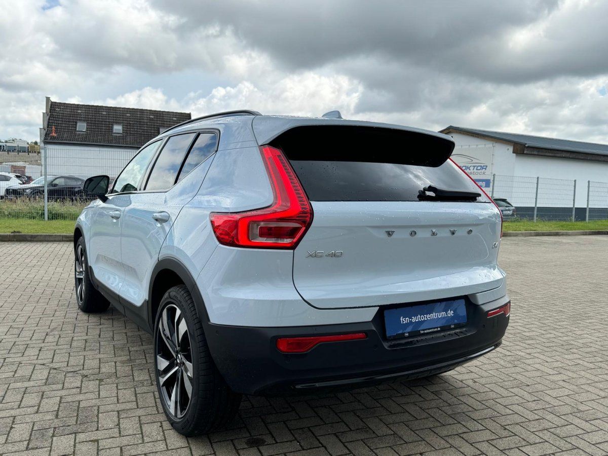 Volvo XC40 B4 Plus Dark 8-Fach AHK Aktionspreis