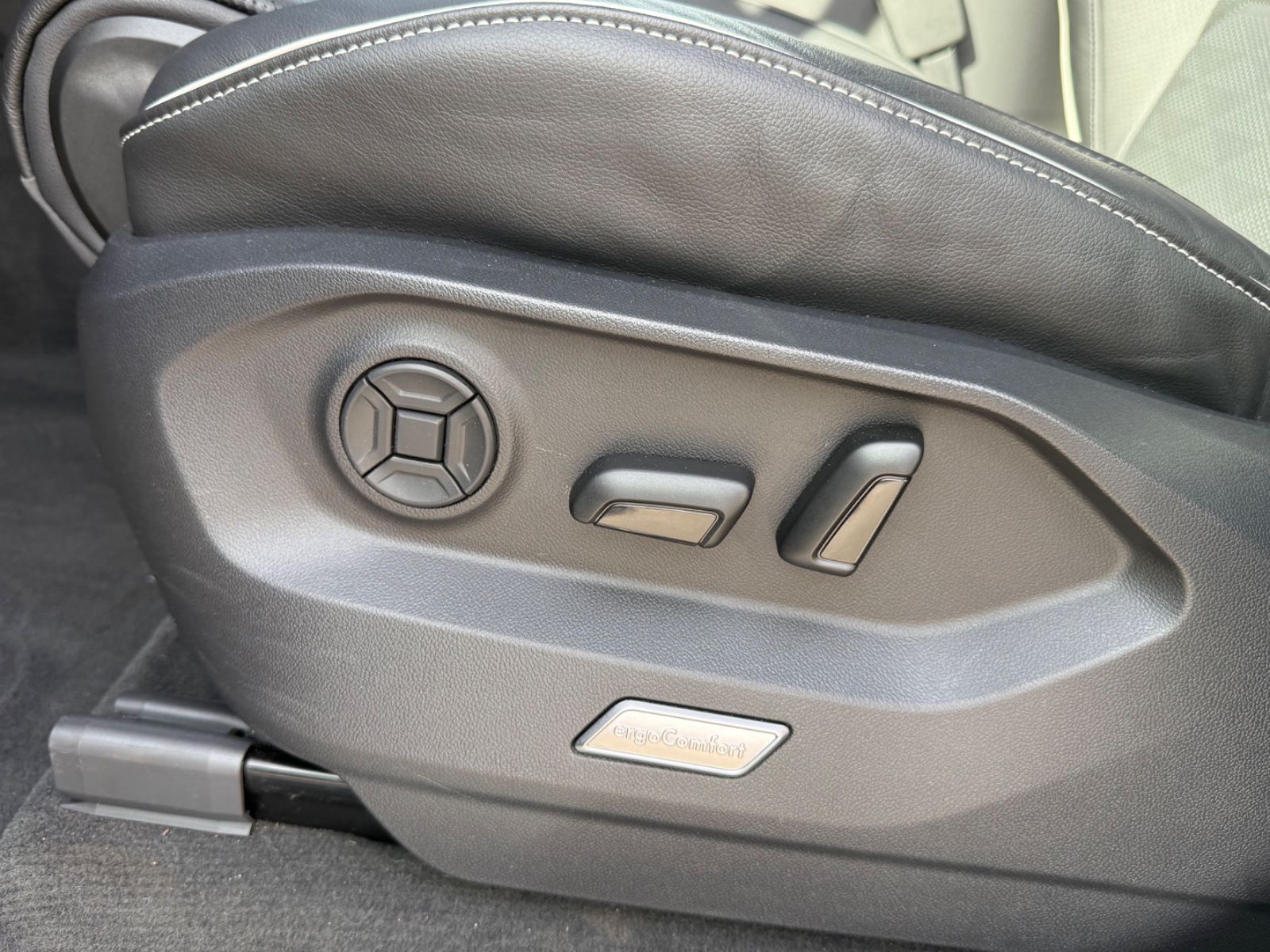 Volkswagen Touareg TDI Luft ACC Stdhzg AHK Pano Allradlenk
