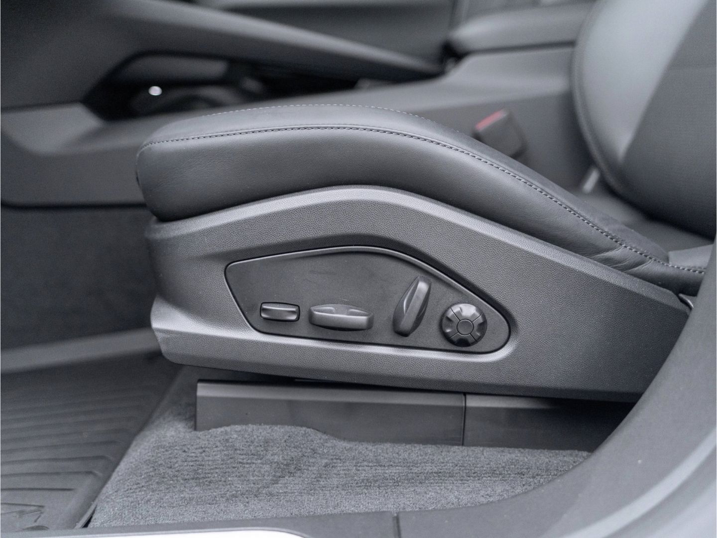 Porsche Macan 4 BOSE Matrix InnoDrive Chrono Surround Vi