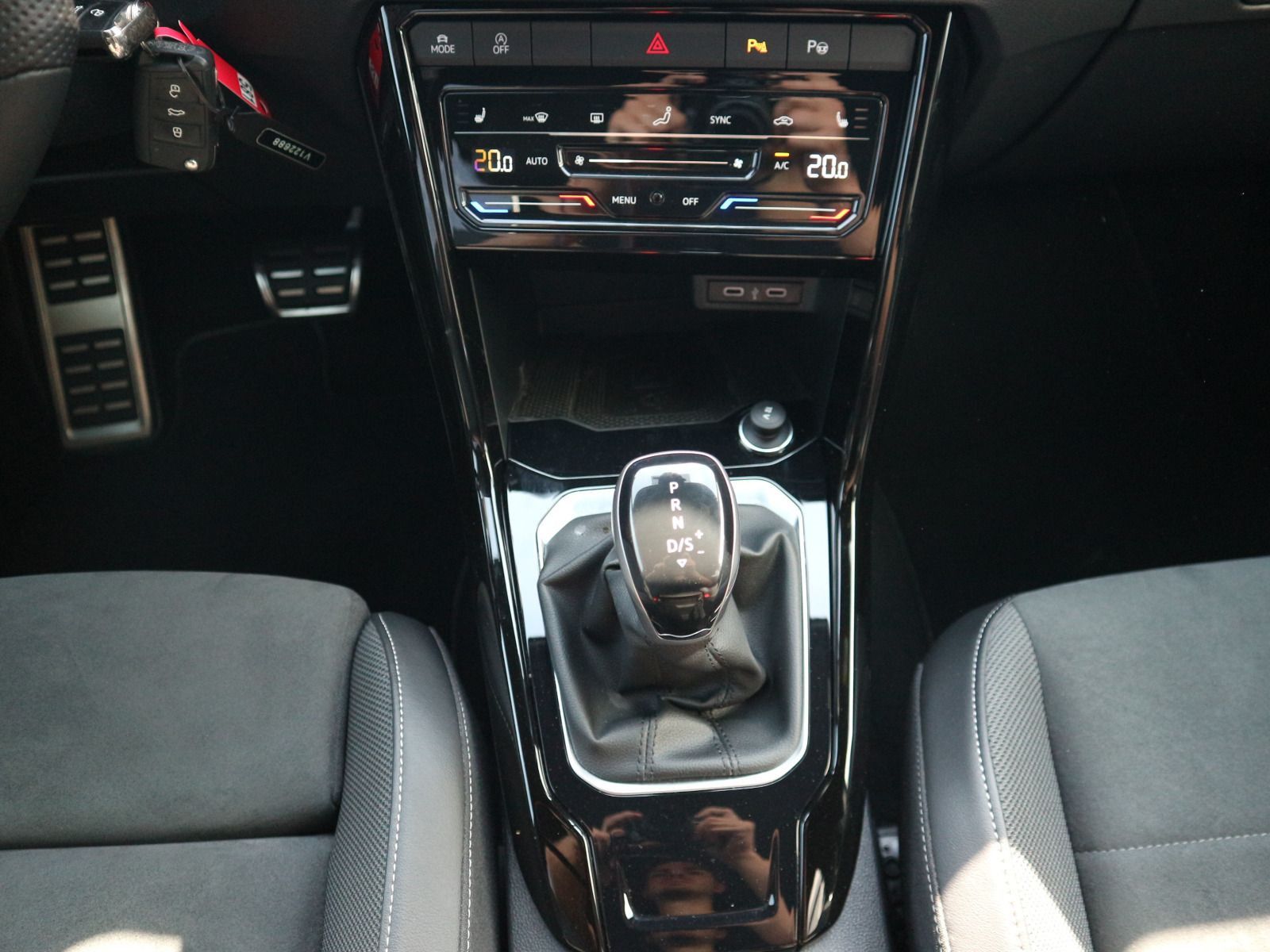 Volkswagen T-Roc R-Line - Samsaru's Car Outlet