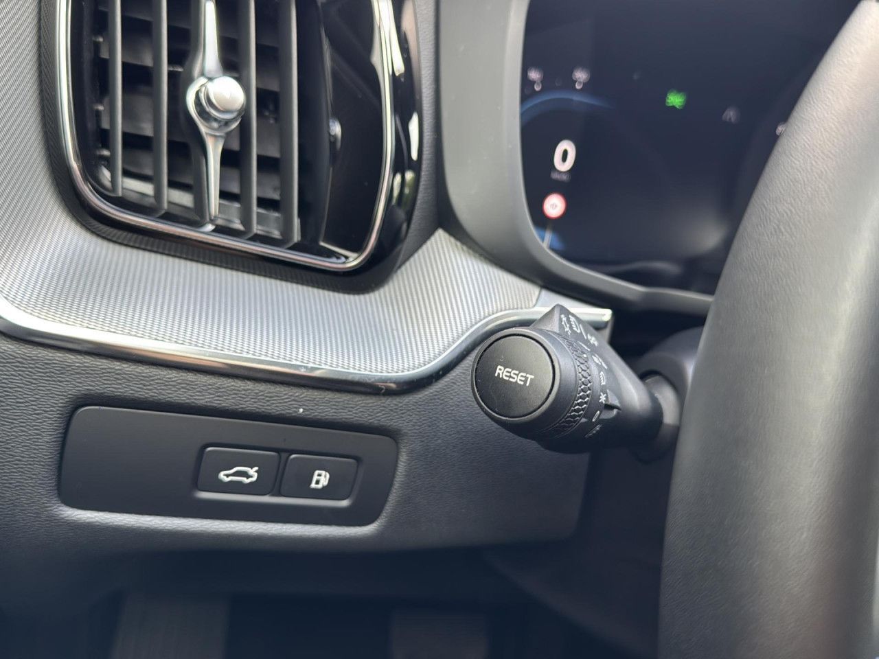 Volvo XC 60 R Design Recharge Plug-In Hybrid AWD Navi