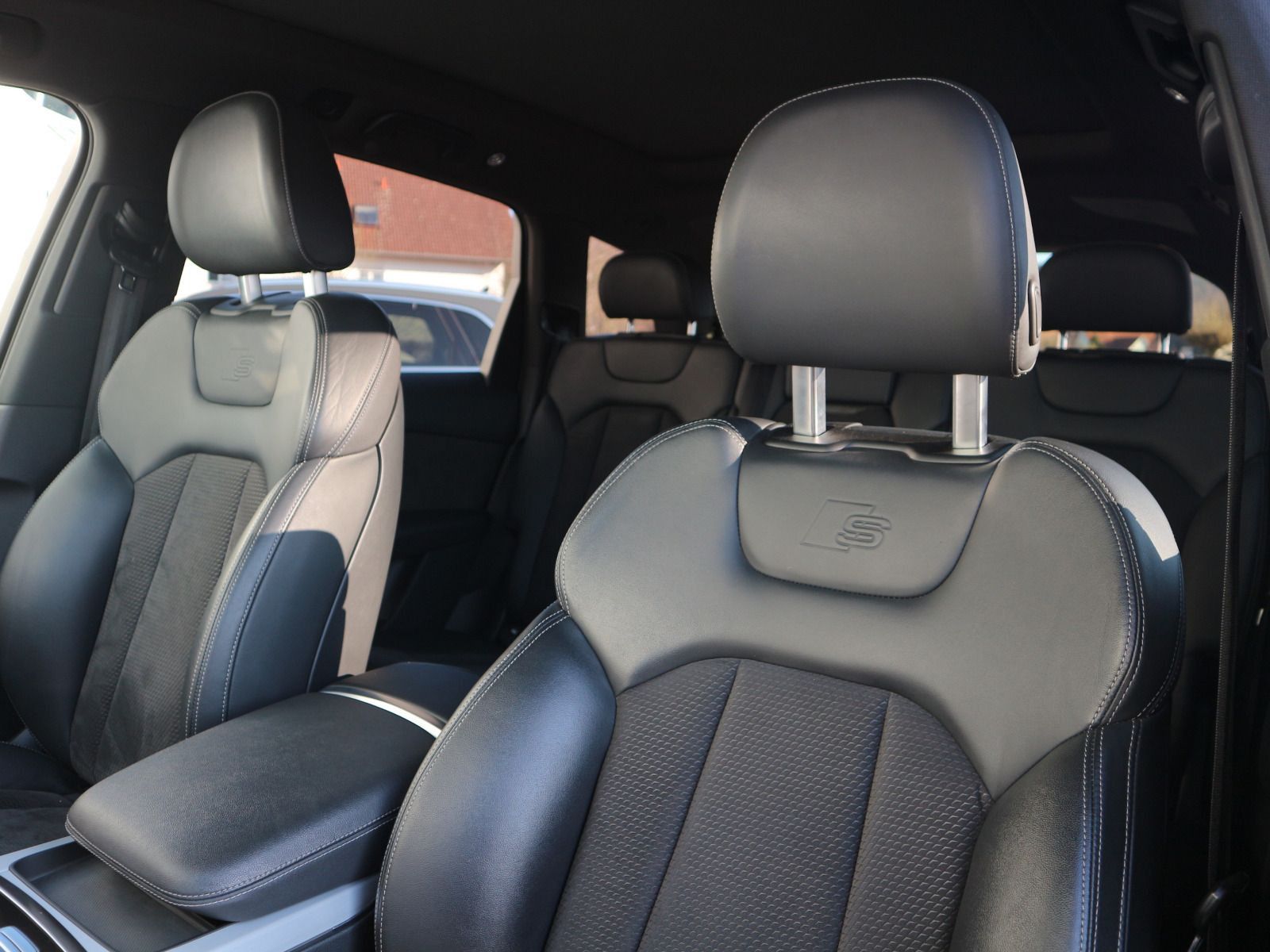 Audi Q7 S line 55 TFSI quattro 7-SITZER*AHK*PANO*STHZ