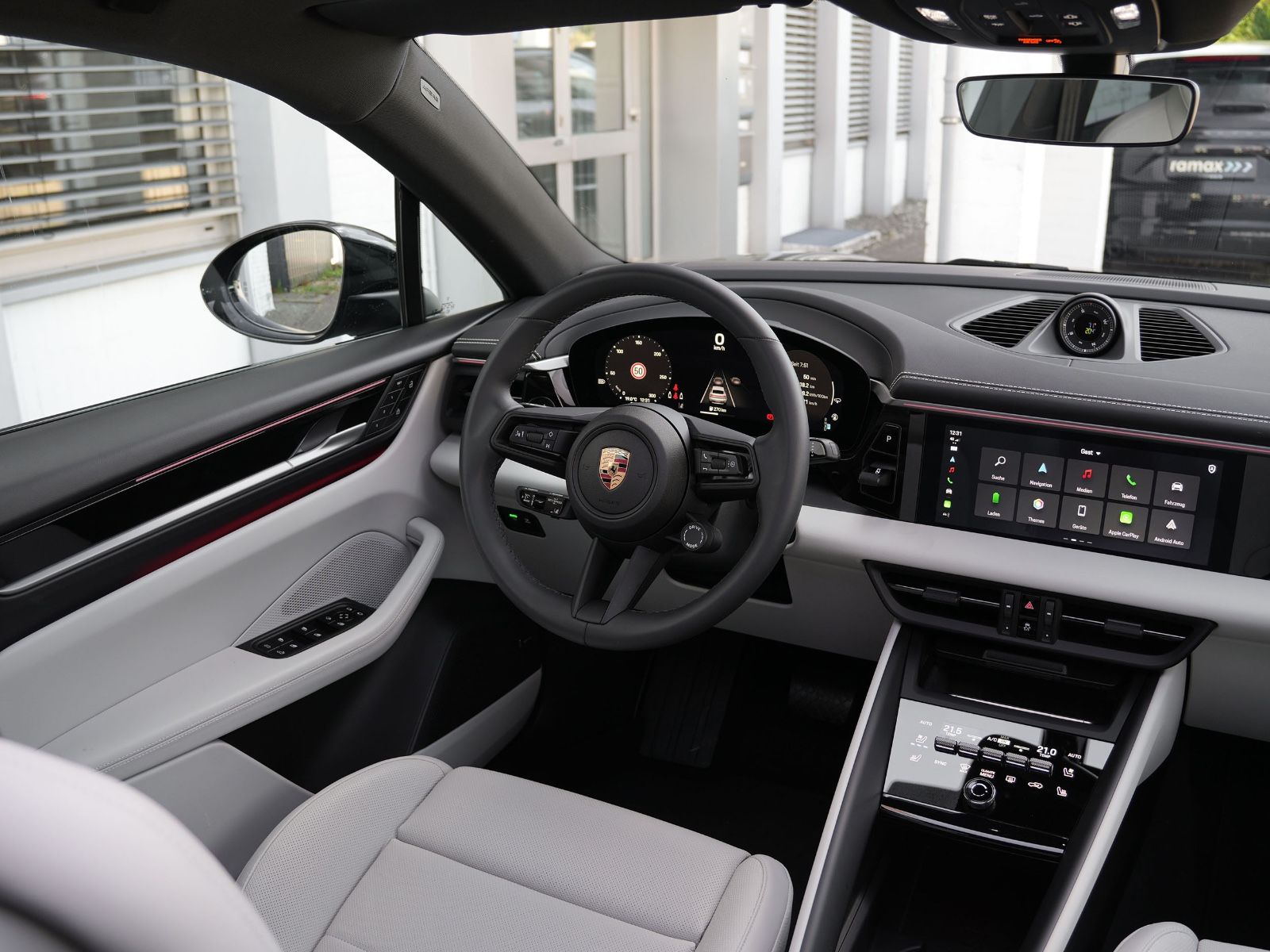 Porsche Macan 4 - Samsaru's Car Outlet
