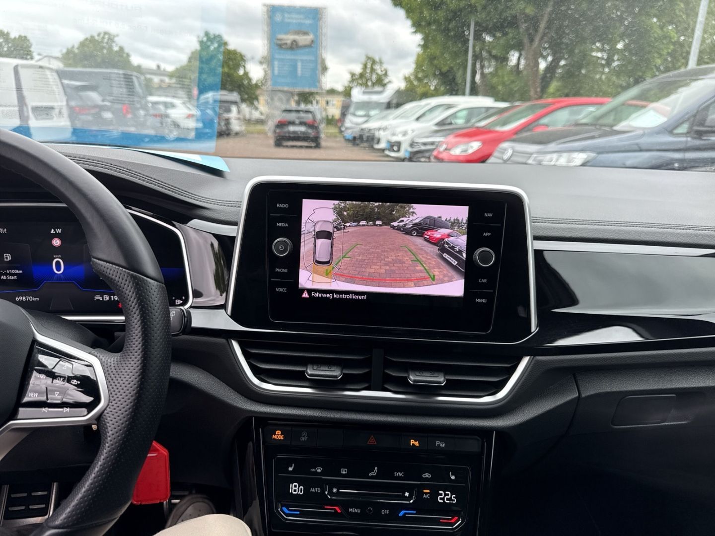 Volkswagen T-Roc 2.0 TDI R-Line - Samsaru's Car Outlet