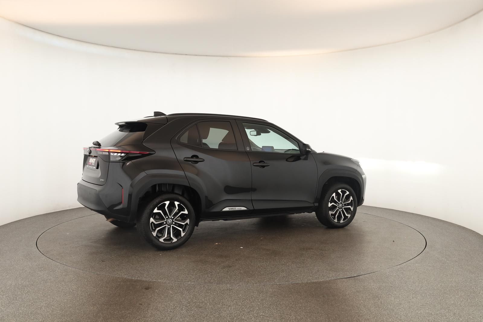 Toyota Yaris Cross CVT Team D LED Navi SHZ iACC Kam 17"