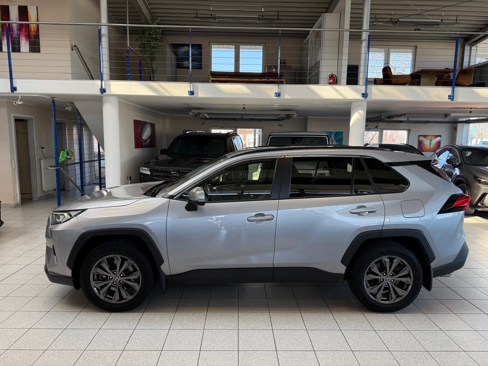 Toyota RAV 4 HYBRID 4x4 - Samsaru's Car Outlet