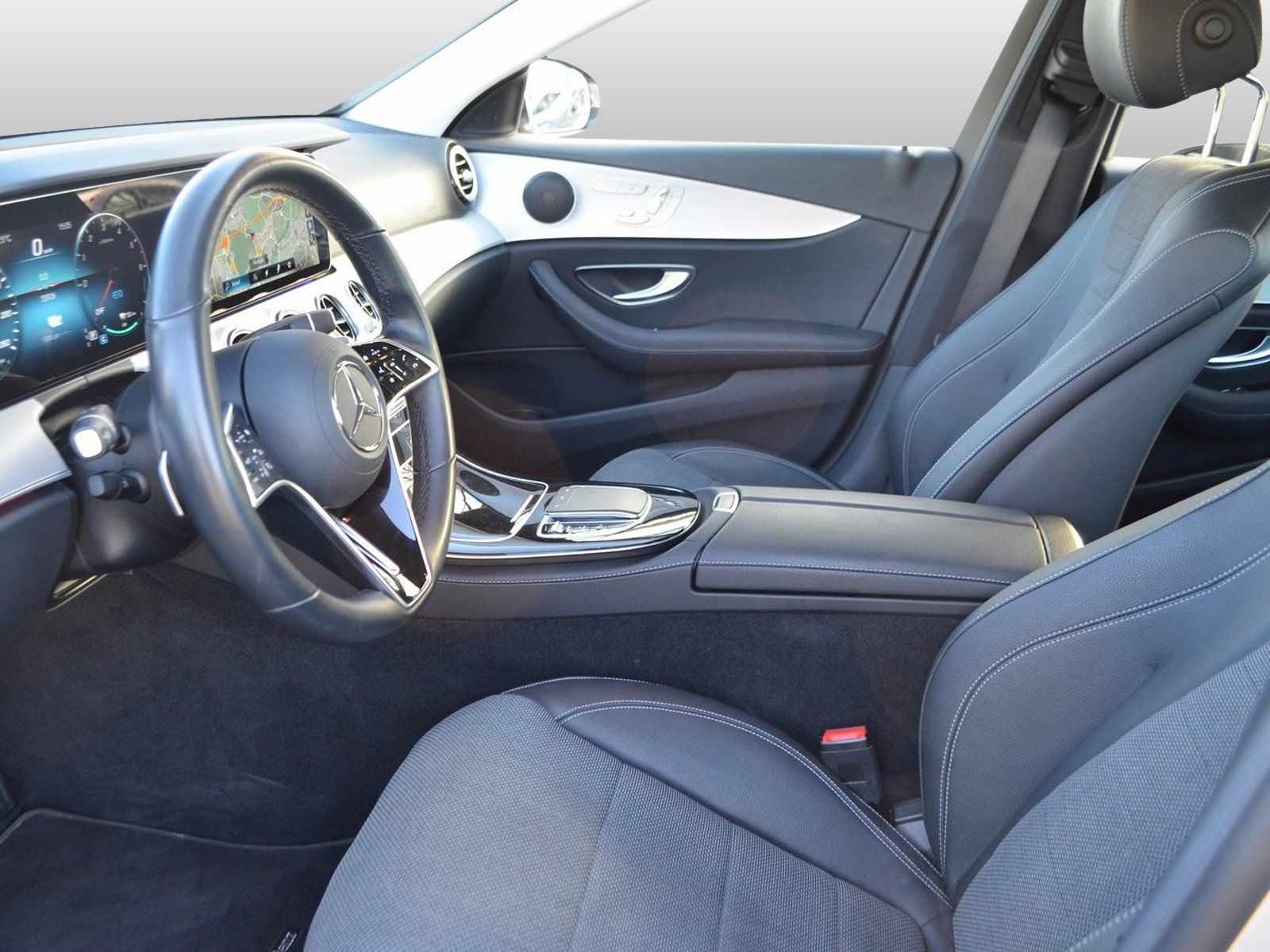 Mercedes-Benz E 300 de Exclusive 4M - Samsaru's Car Outlet