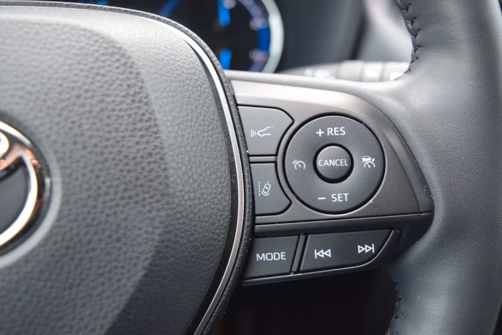 Toyota RAV4 Hybrid 4x2 Club - Samsaru's Car Outlet