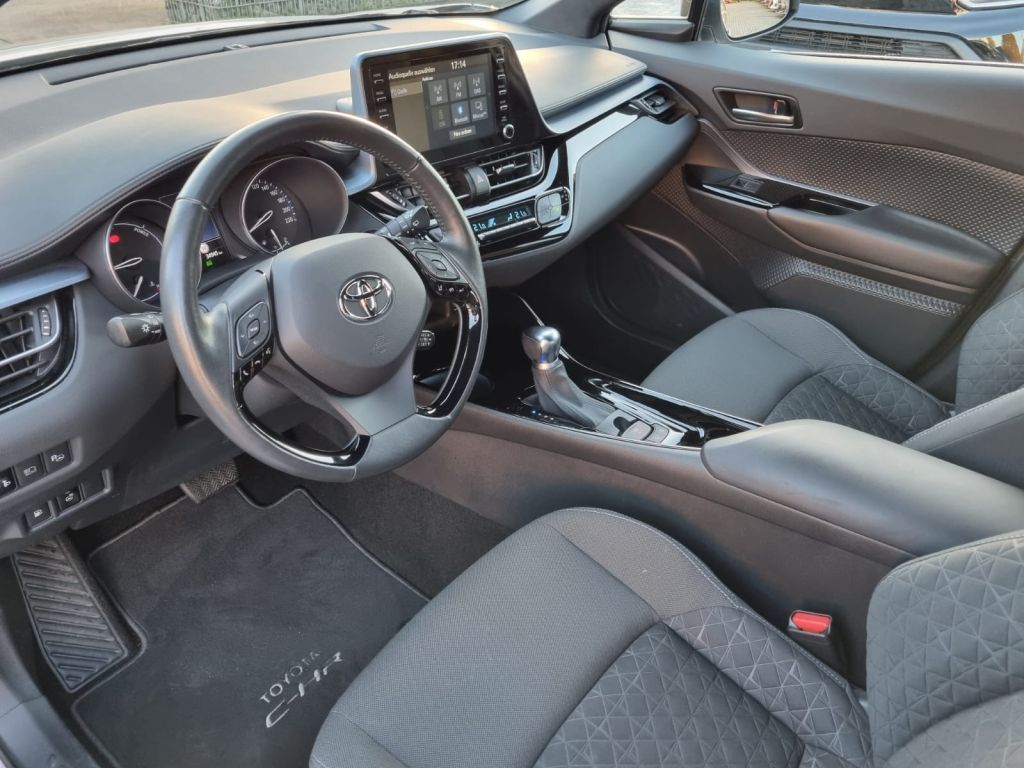 Toyota C-HR 2.0 Hybrid - Samsaru's Car Outlet