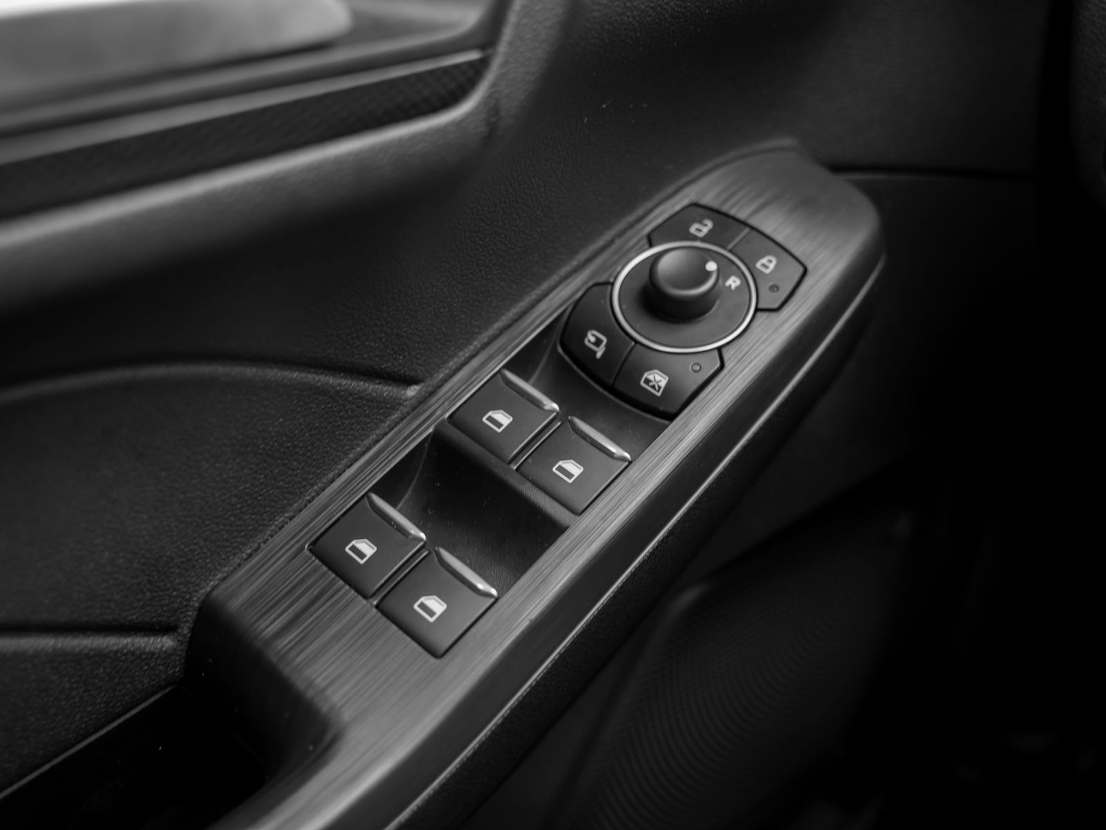 Ford Kuga ST-Line X 1.5 EB - Samsaru's Car Outlet