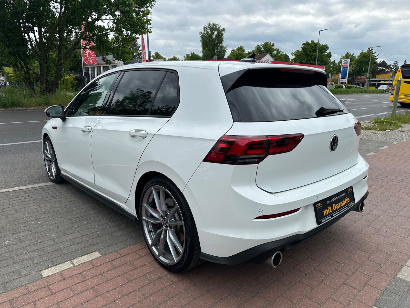 Volkswagen Golf VIII GTI - Samsaru's Car Outlet
