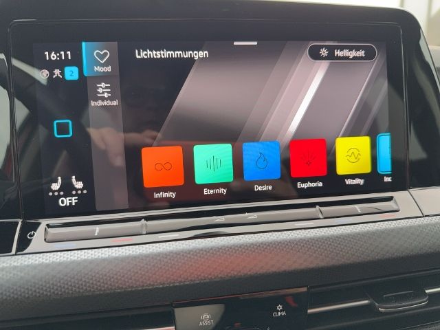 Volkswagen Golf VIII Variant 1.0TSI LIFE - Samsaru's Car Outlet