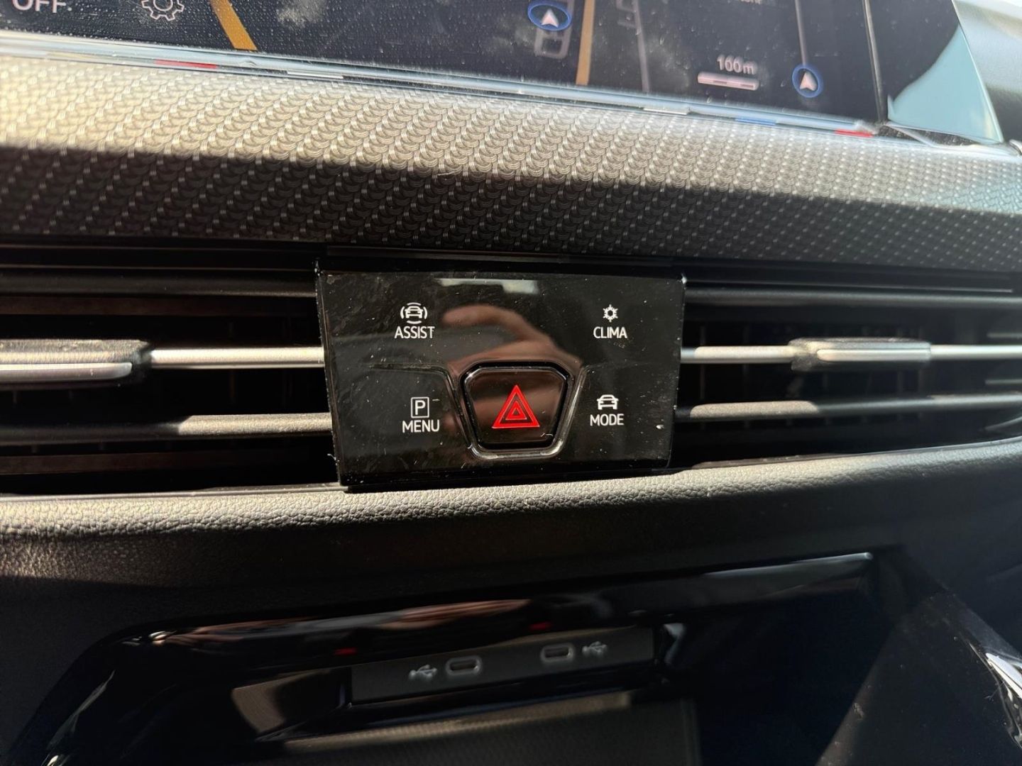 Volkswagen Golf 8 VIII R-Line 1.5 eTSI - Samsaru's Car Outlet