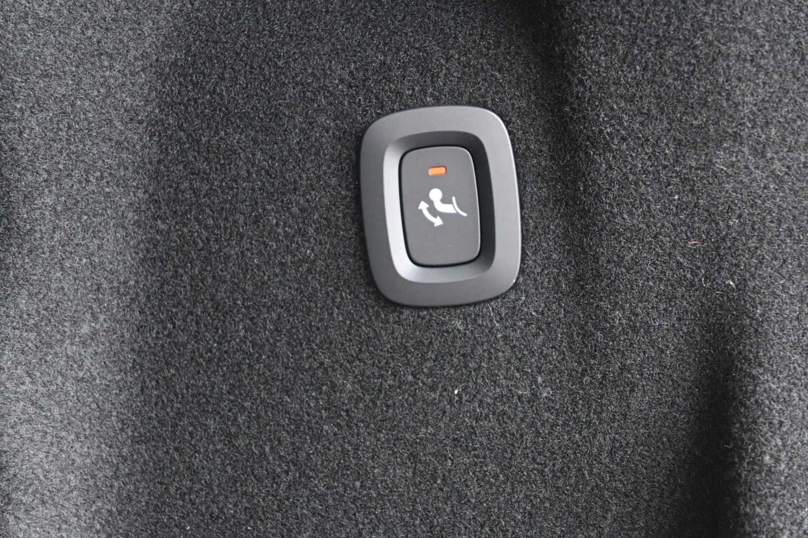 Volvo XC60 B5 Benzin AWD Plus Dark*FSHZG*360°*ACC*AHK