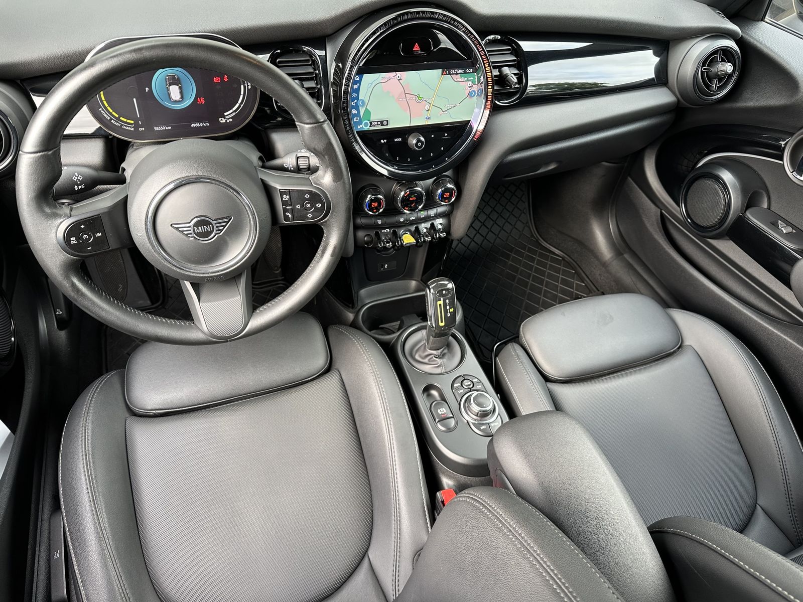 MINI Cooper SE Classic Trim Black - Samsaru's Car Outlet