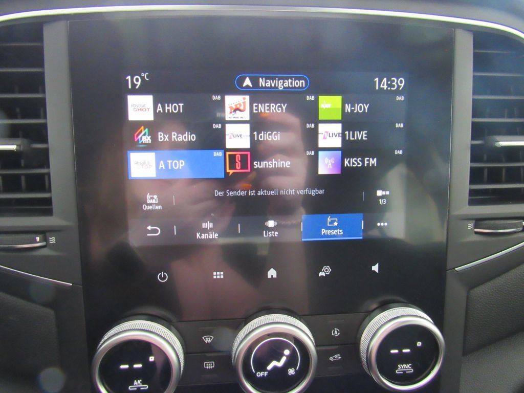 Renault Megane Grandtour ZEN E-TECH Plug-in - Samsaru's Car Outlet