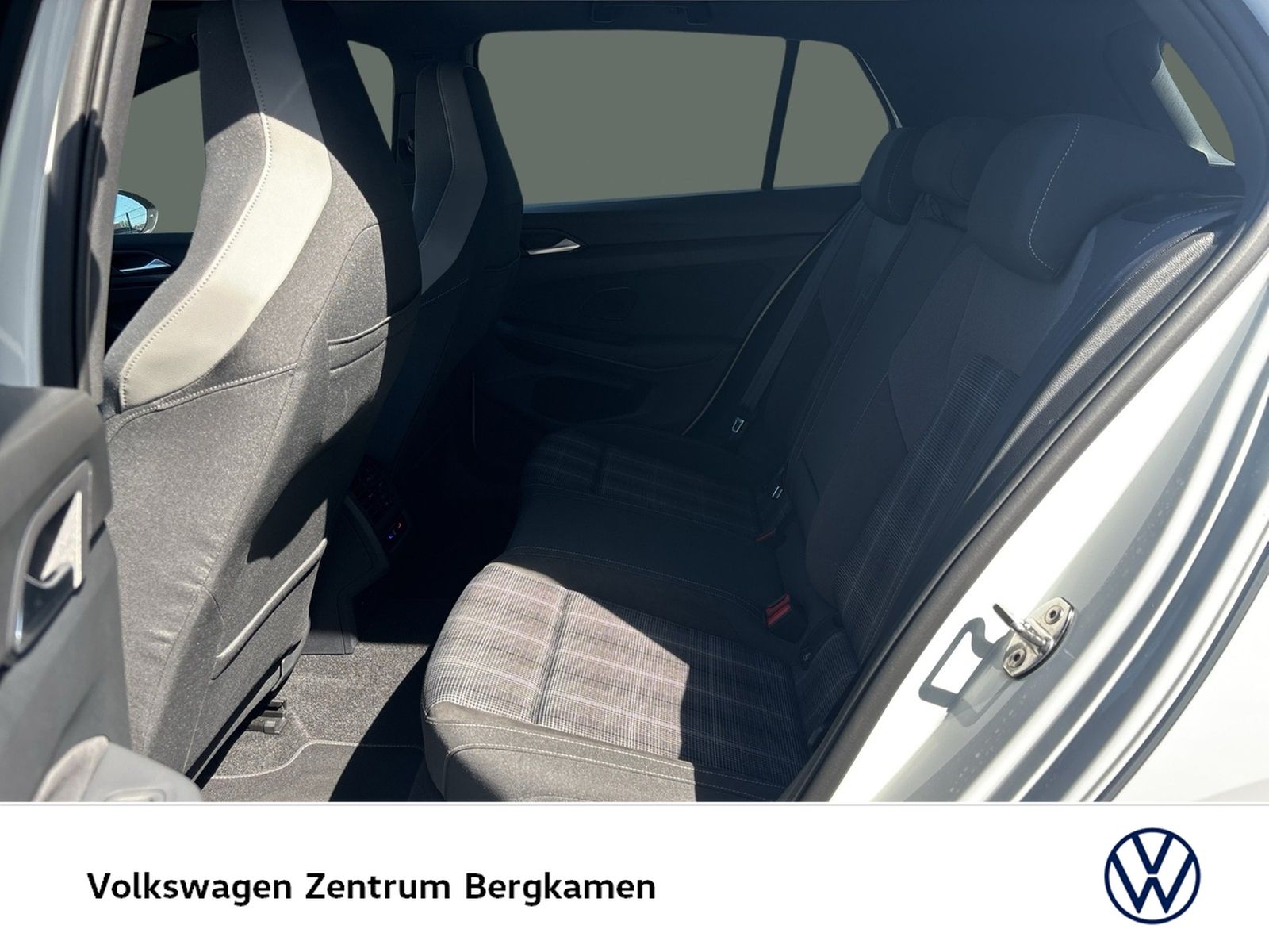 Volkswagen Golf 2.0 GTD ALU19 PANO H.KARDON MATRIX BLACK