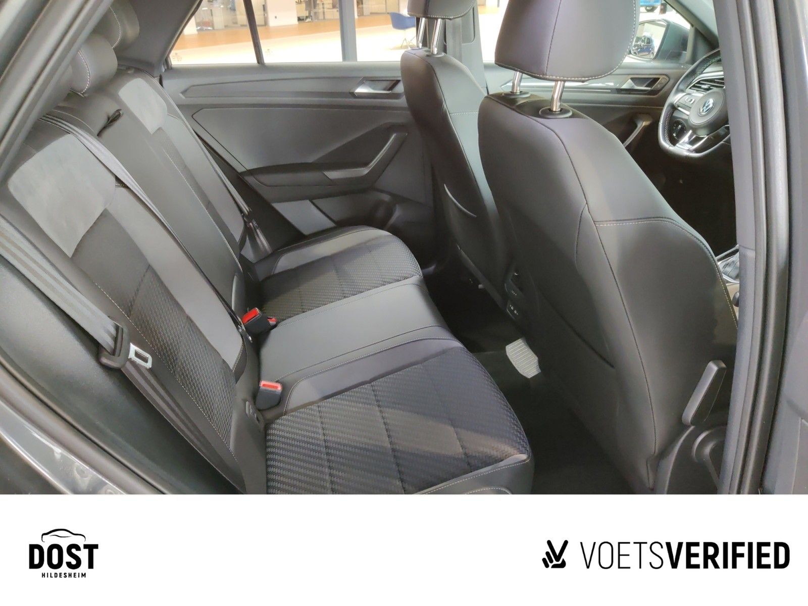 Volkswagen T-Roc 1.5 TSI Sport DSG R-LINE+ - Samsaru's Car Outlet
