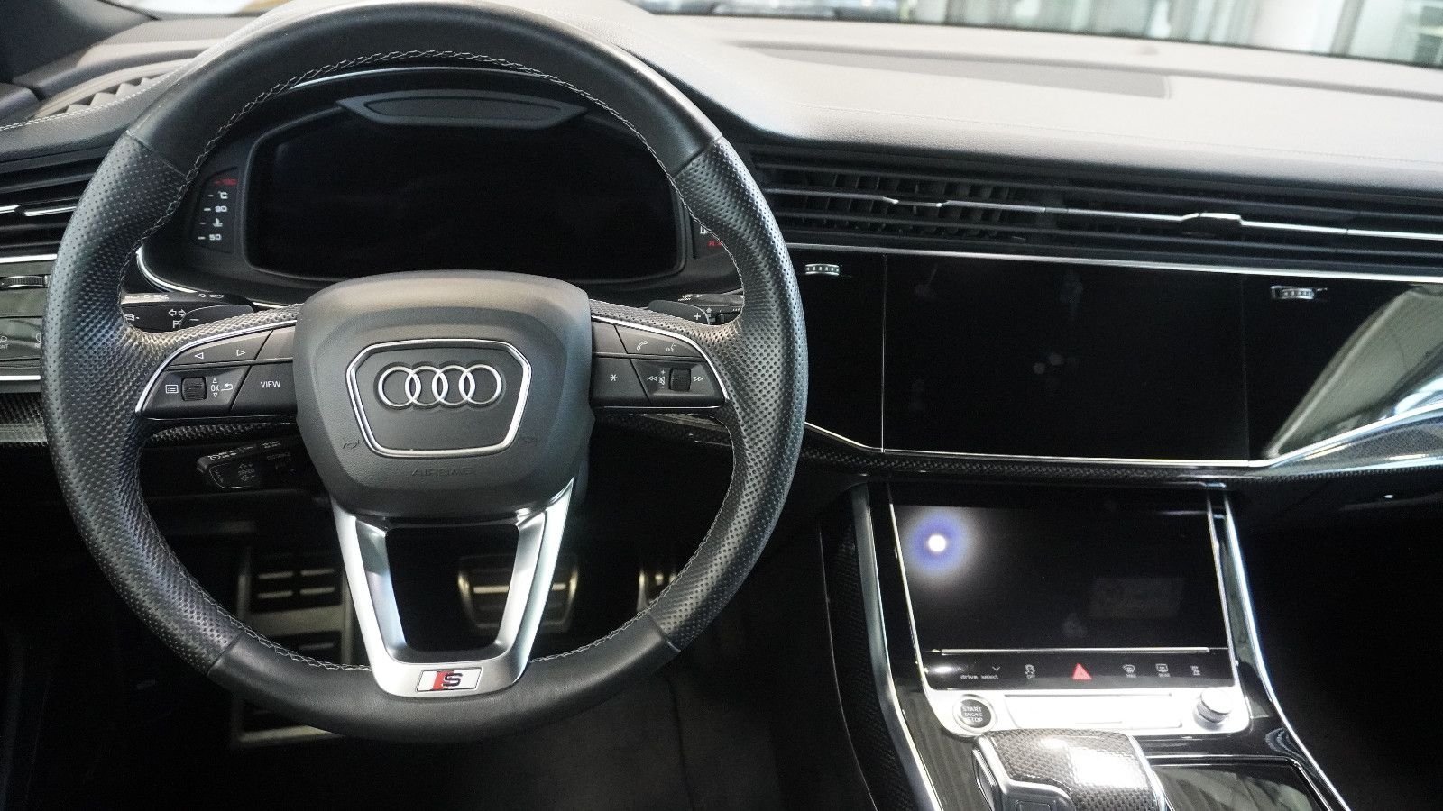 Audi Q8 50 TDI S-LINE*COMPETITION-PLUS*LUFT*CARBON*22