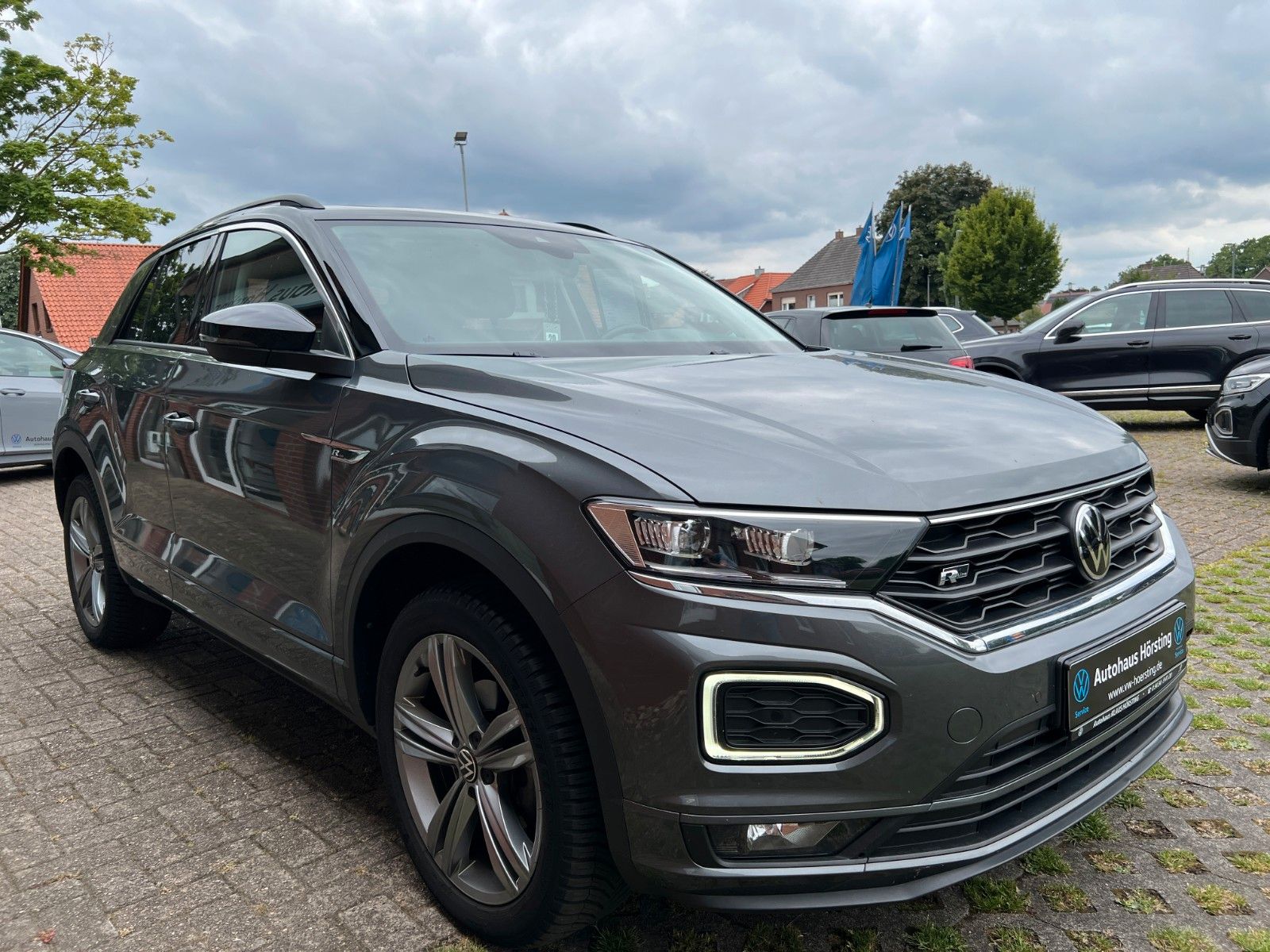 Volkswagen T-Roc Style 1.5TSi DSG R-Line - Samsaru's Car Outlet