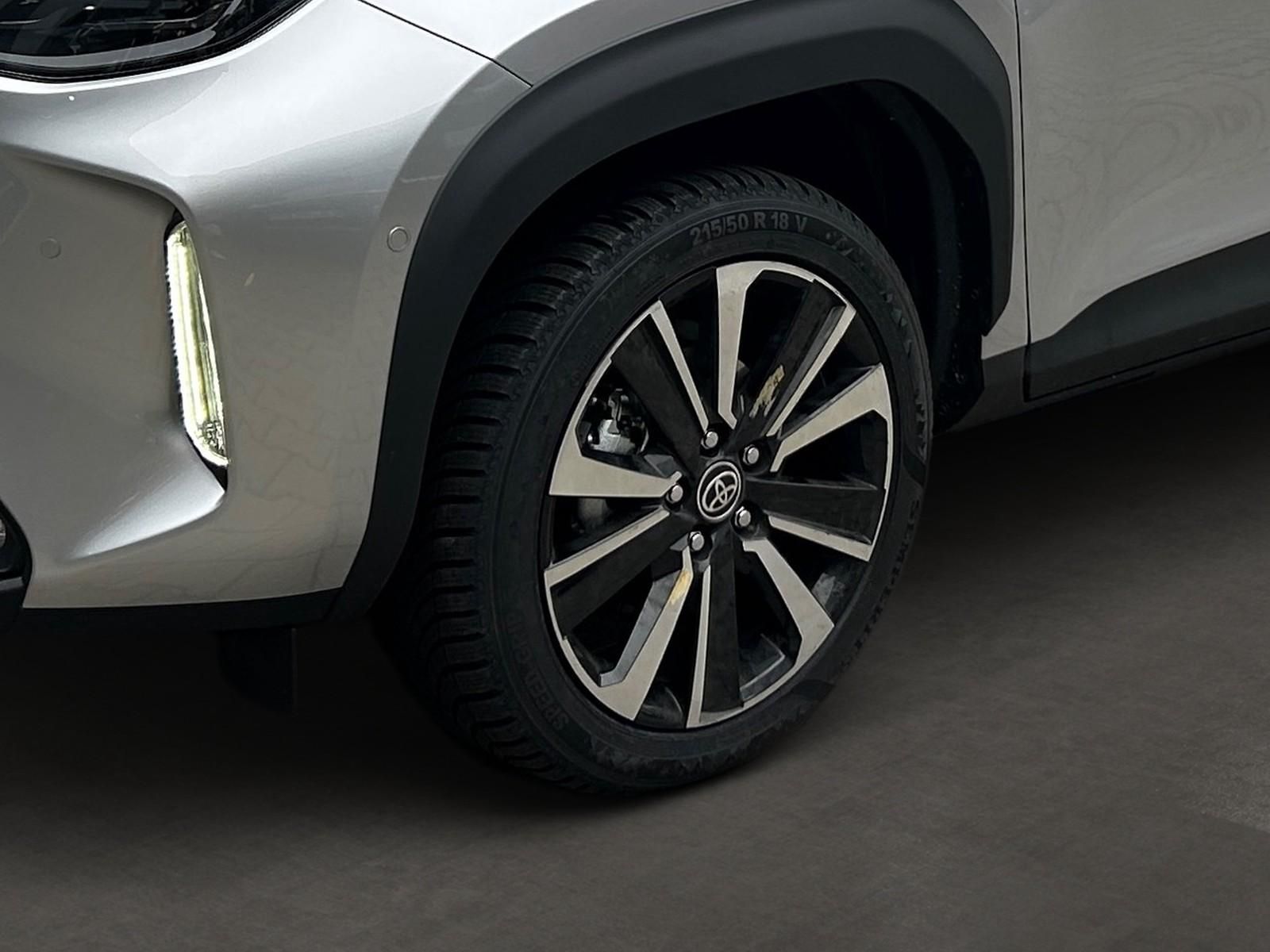 Toyota Yaris Cross + Advanced Technik- Safety Paket + J