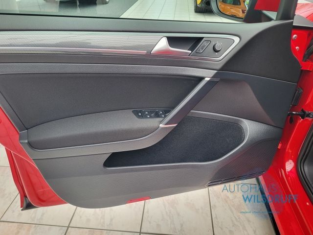 Volkswagen Golf VII 1.5 TSI DSG Highline R-Line - Samsaru's Car Outlet