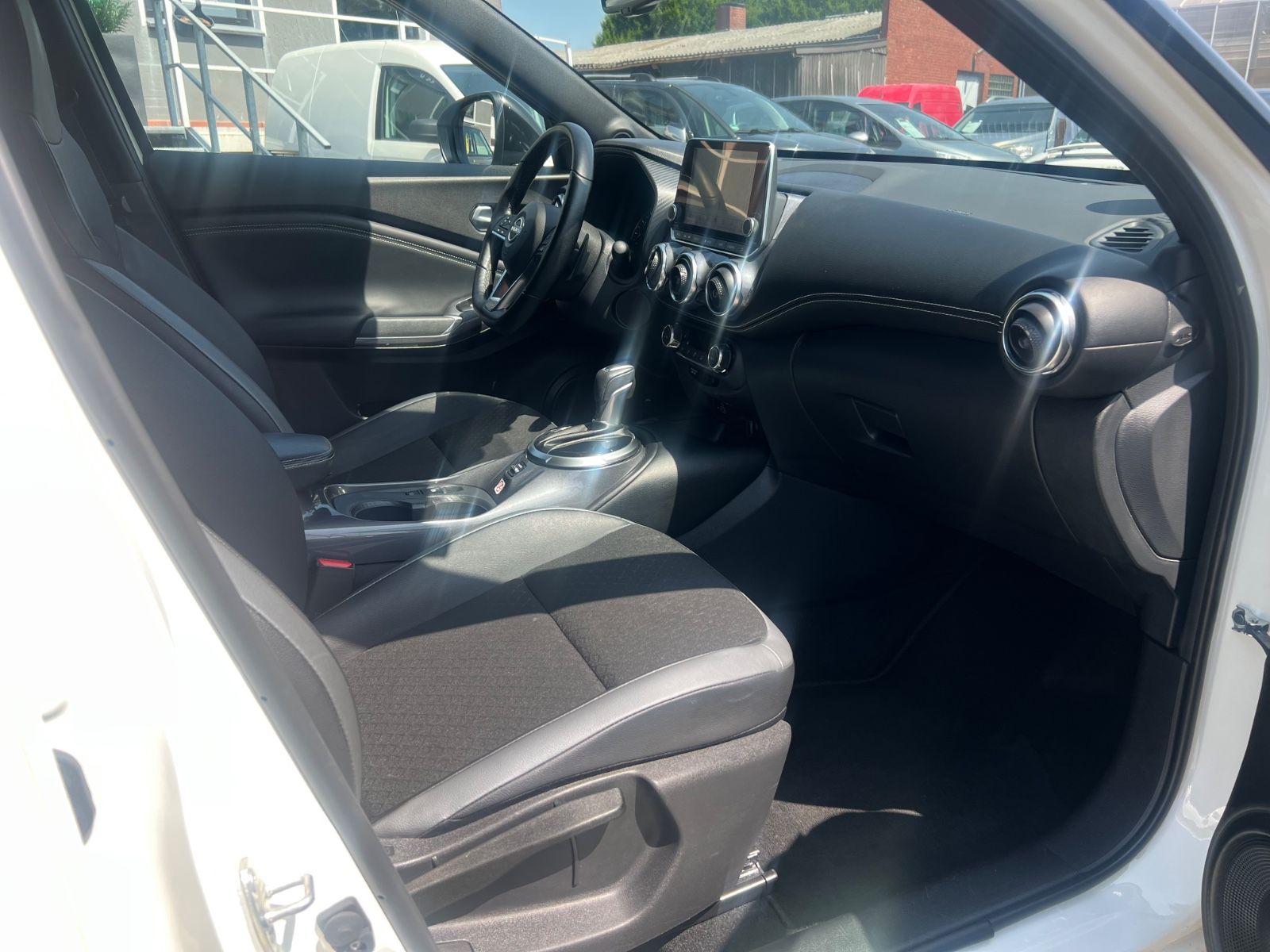 Nissan Juke N-Connecta - Samsaru's Car Outlet