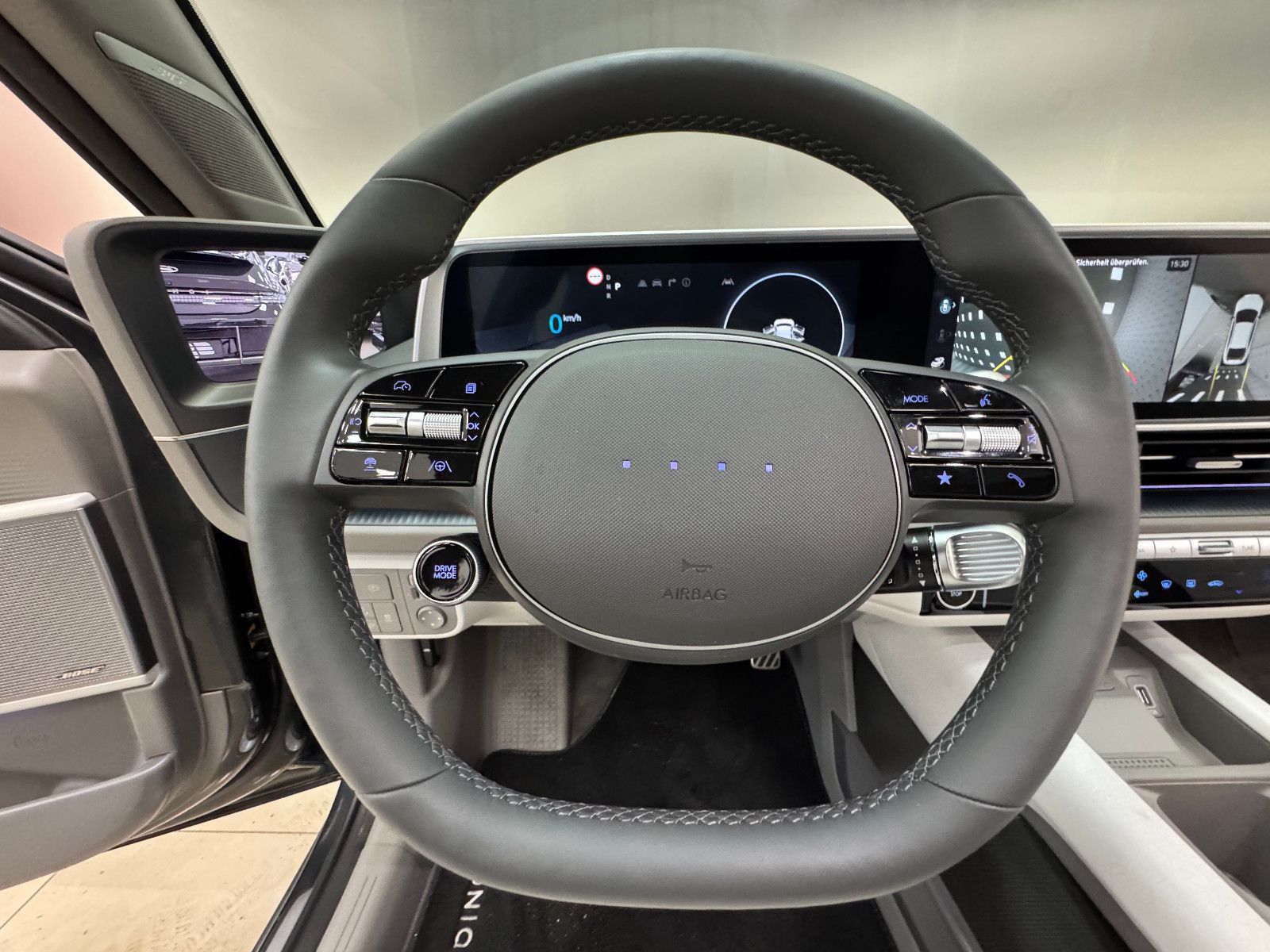 Hyundai IONIQ 6 77,4kWh 325ps 4WD Uniq PANO & DIGI NON