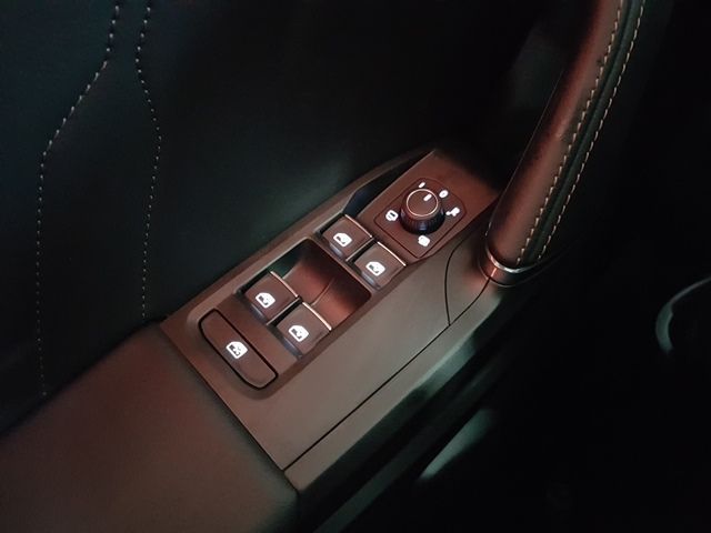 Cupra Leon Sportstourer 1.5 eTSI DSG - Samsaru's Car Outlet