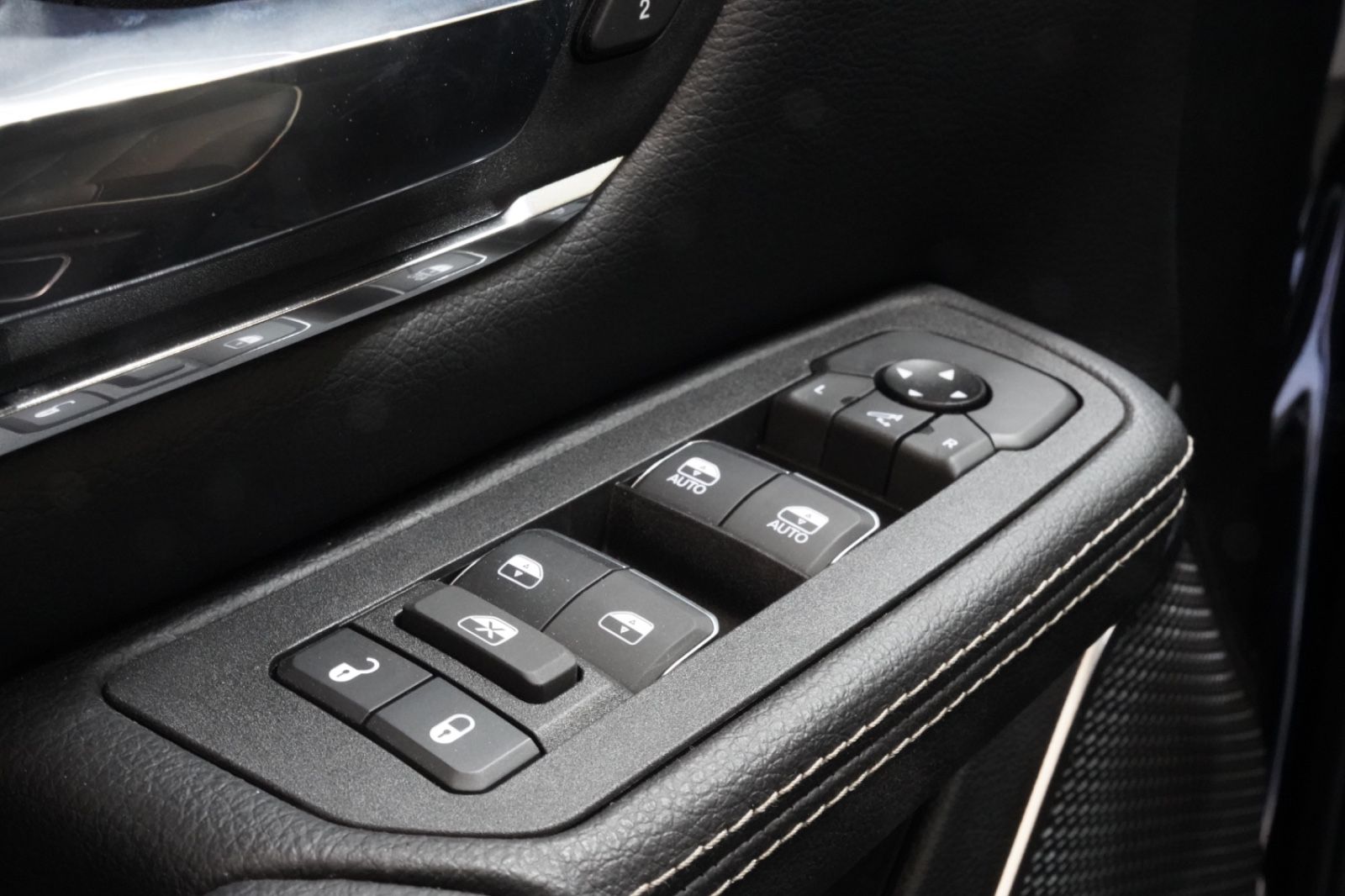 Dodge Sport 3.0 420 PS Black