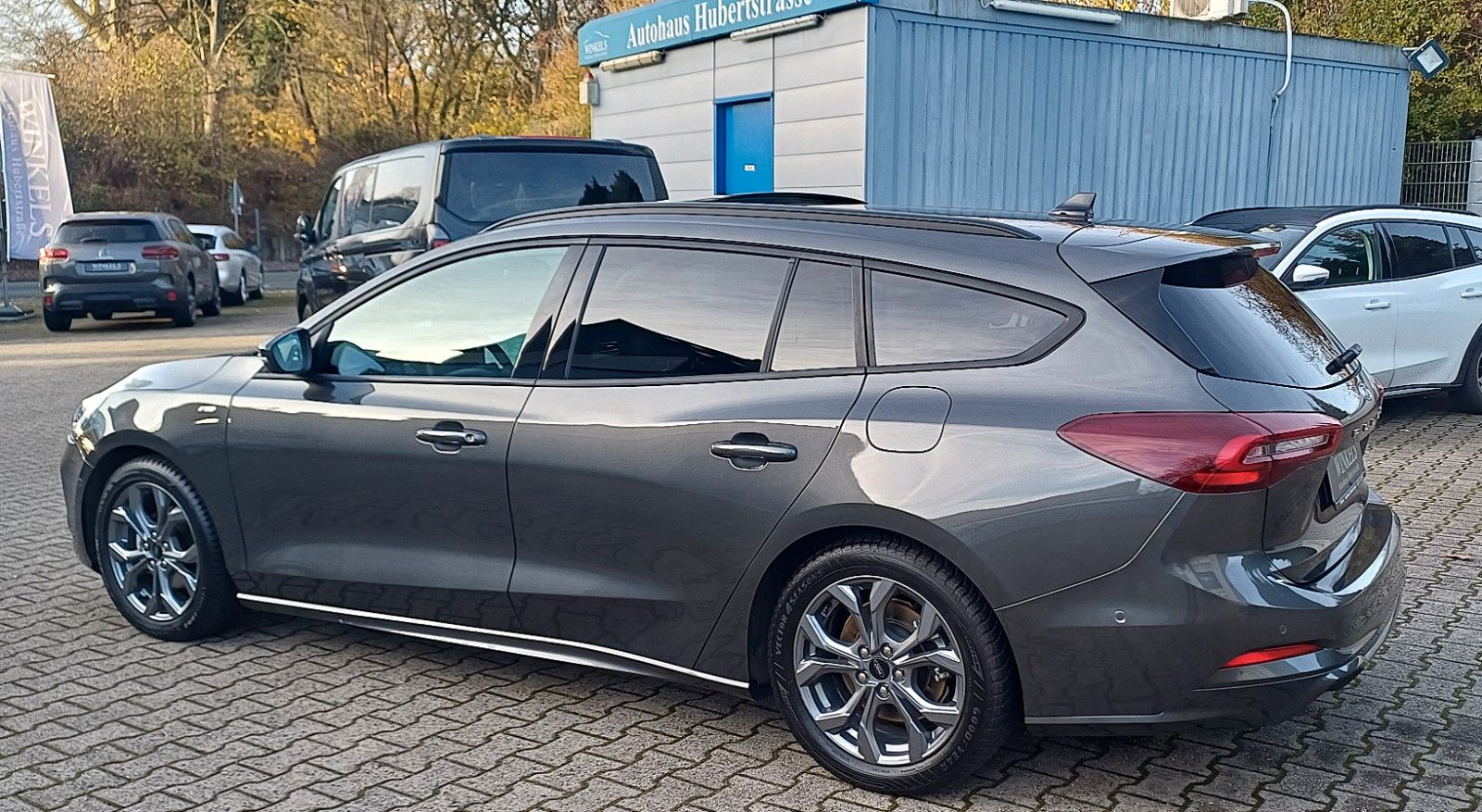 Ford Focus ST Line X-8Gang-Leder-Navi-Kamera-Pano-AHK