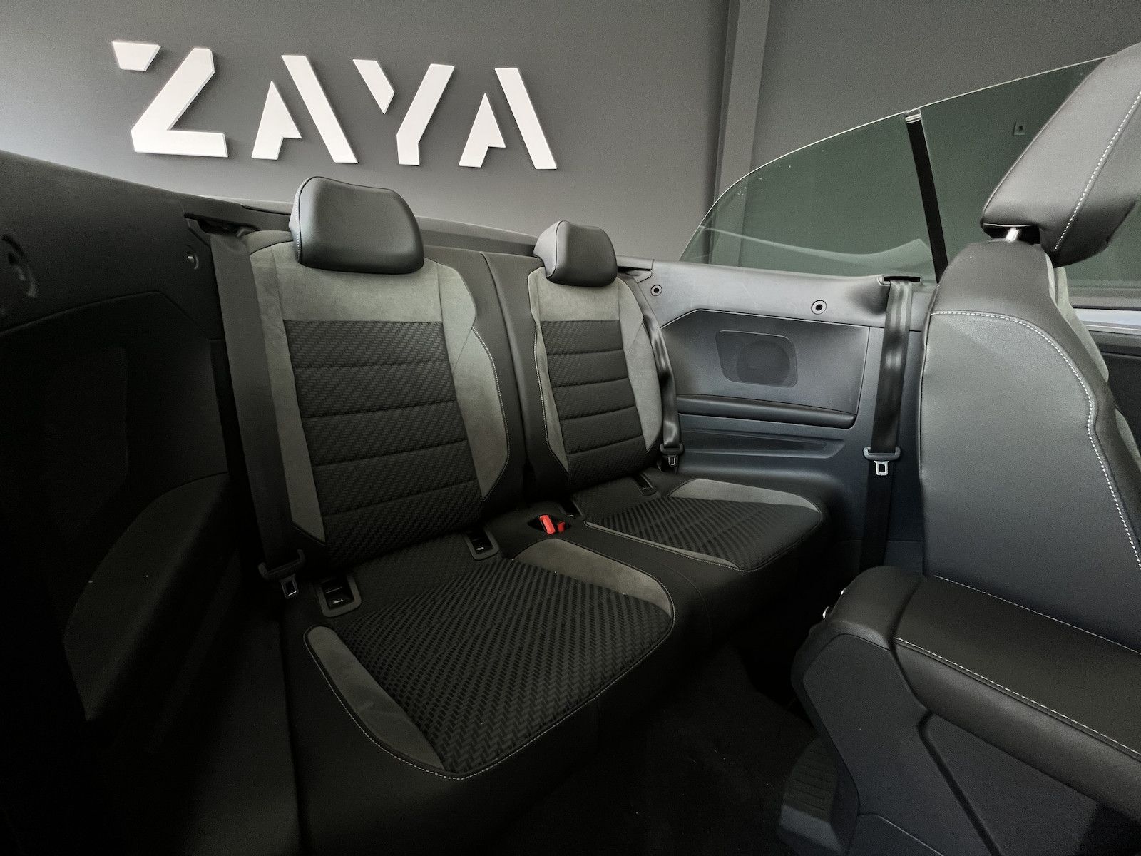 Volkswagen T-Roc 1.5 TSI R-Line - Samsaru's Car Outlet